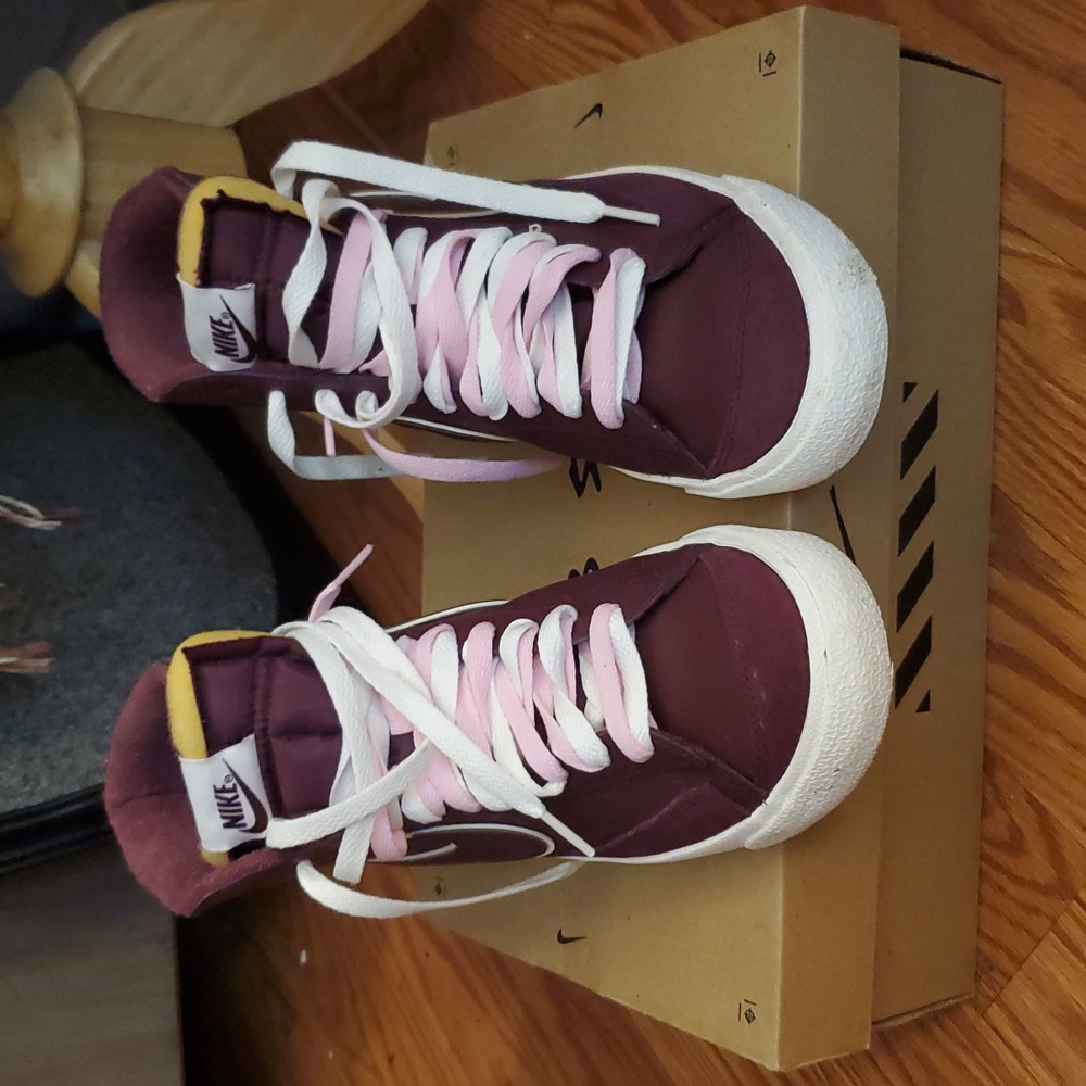 Nike Women's Burgundy and Pink High-Top Sneakers